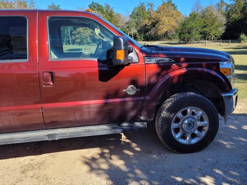 Used 2016 Ford F250 Lariat w/ Lariat Interior Package image 2