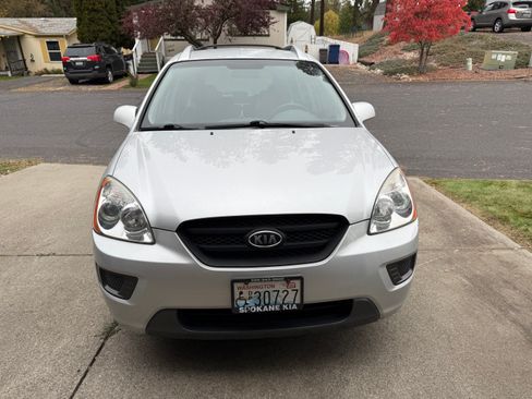 Used 2007 Kia Rondo LX image 4