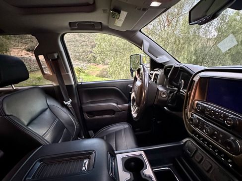 Used 2018 GMC Sierra 2500 Denali w/ Duramax Plus Package image 9