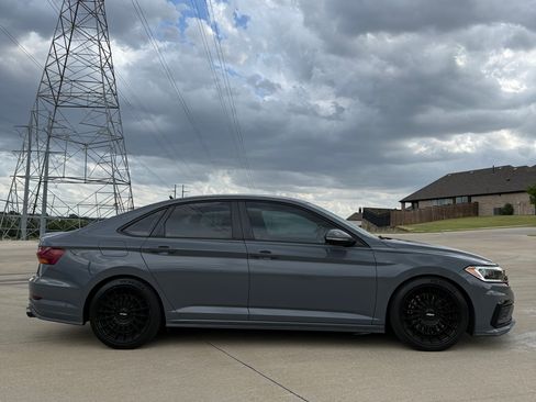 Used 2019 Volkswagen Jetta GLI FWD image 4