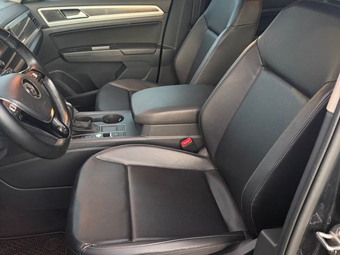Used 2019 Volkswagen Atlas SE FWD image 2