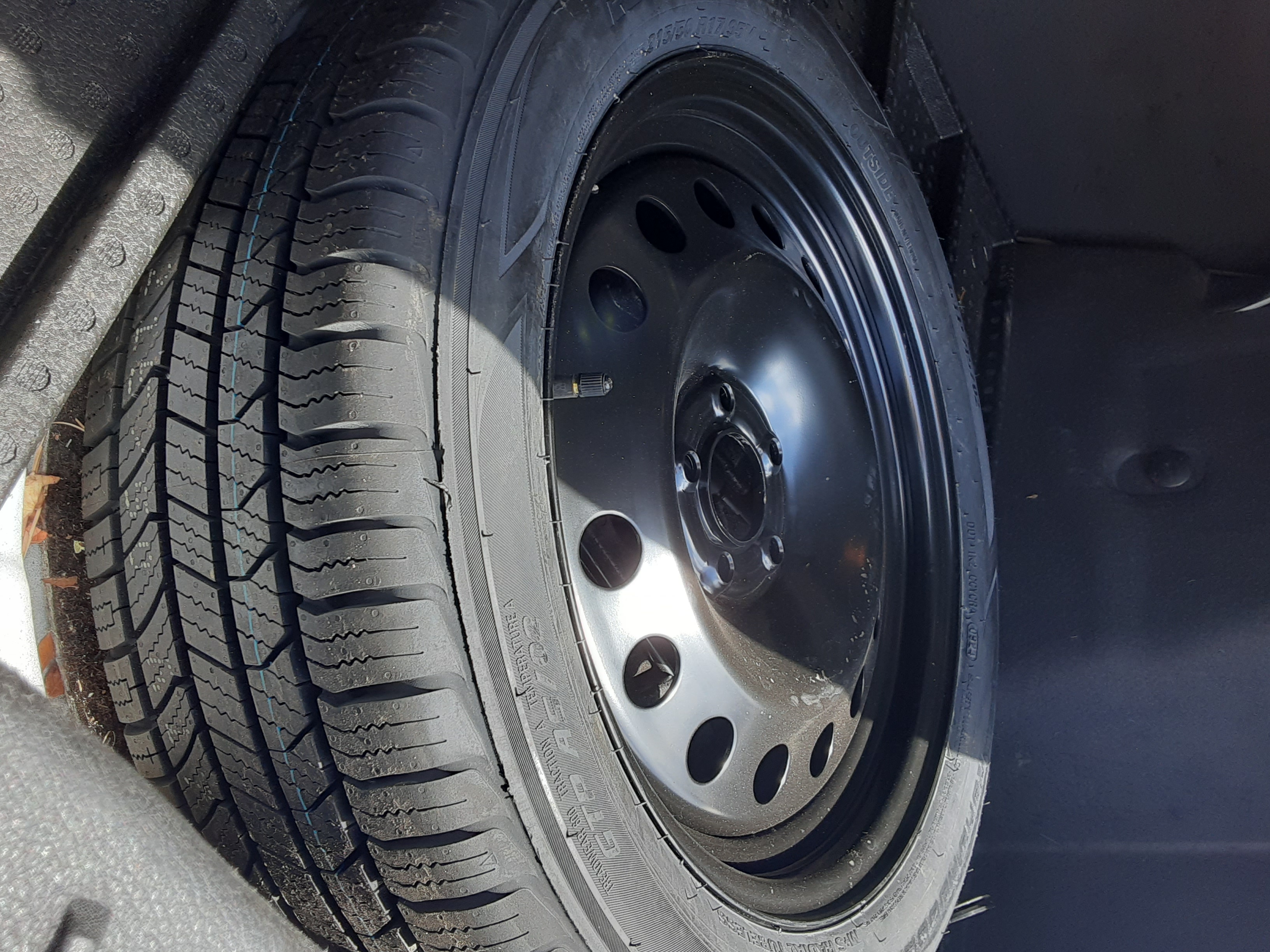 Used 2012 Ford Focus SEL FWD image 17