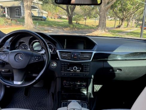 Used 2011 Mercedes-Benz E 550 Sedan image 10