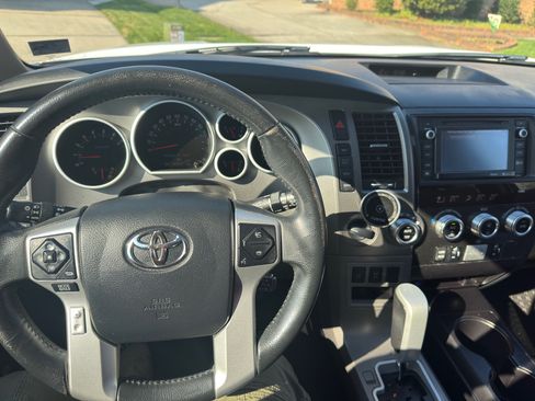 Used 2016 Toyota Sequoia Limited w/ Safety & Convenience Package image 4