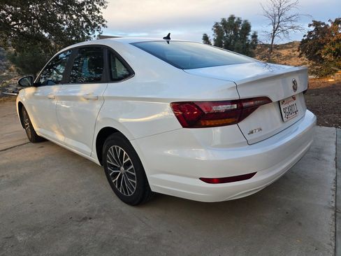 Used 2019 Volkswagen Jetta SE w/ Cold Weather Package image 9