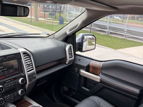 Used 2015 Ford F150 Lariat image 24