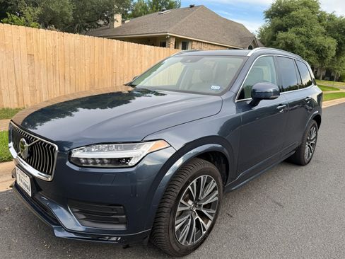 Used 2021 Volvo XC90 T5 Momentum w/ Climate Package FWD image 9