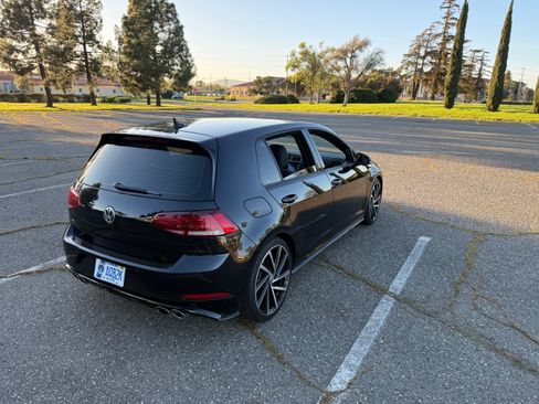 Used 2019 Volkswagen Golf 4-Door AWD/4WD image 4