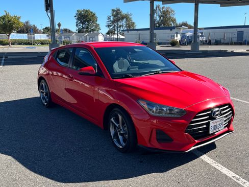 Used 2019 Hyundai Veloster 2.0 image 2