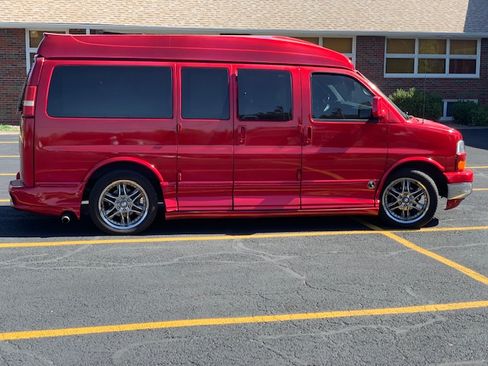 Used 2006 GMC Savana 1500 w/ Preferred Equipment Group image 1