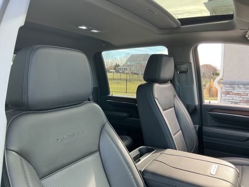 Used 2024 GMC Sierra 2500 Denali w/ Technology Package image 9