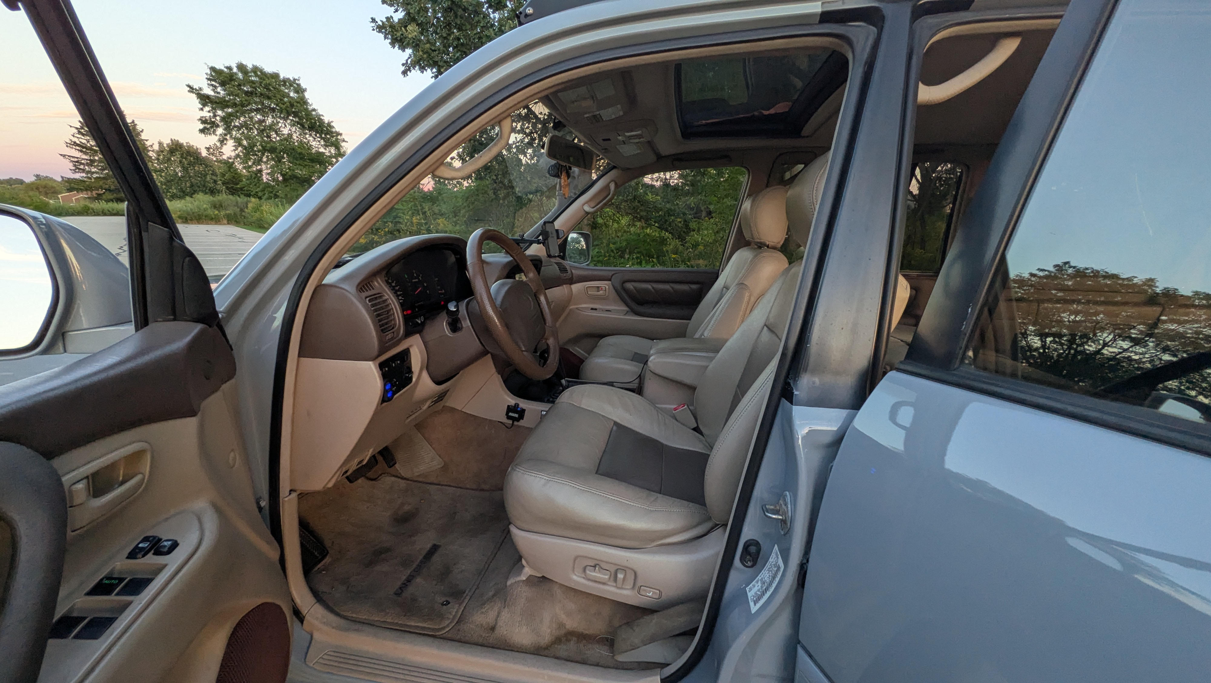 Used 1999 Toyota Land Cruiser w/ Leather Trim Pkg AWD/4WD image 15