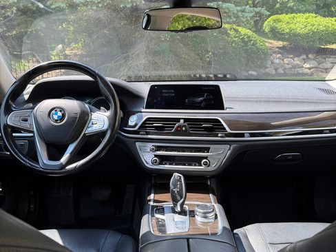 Used 2019 BMW 740i xDrive AWD/4WD image 16