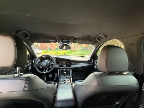 Used 2017 Alfa Romeo Giulia Quadrifoglio RWD image 18