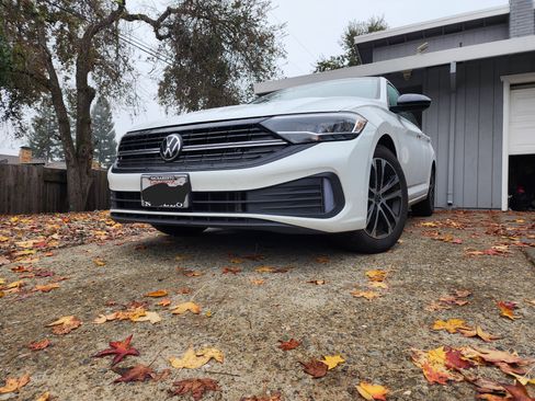 Used 2024 Volkswagen Jetta Sport image 4