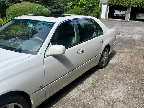 Used 2004 Lexus LS 430 w/ Modern Luxury Pkg RWD image 4