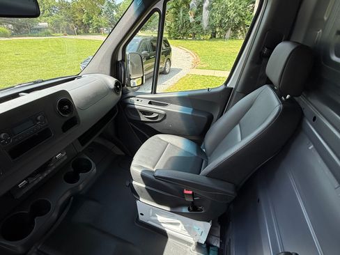 Used 2020 Mercedes-Benz Sprinter 2500 image 9