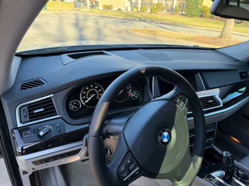 Used 2013 BMW 550i Gran Turismo image 10