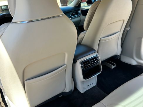 Used 2017 Lincoln Continental Select image 22