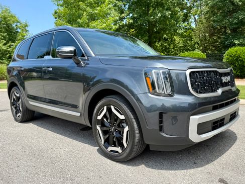 Used 2024 Kia Telluride EX w/ EX Captain's Chair Package AWD/4WD image 8