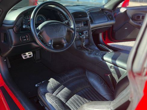 Used 2003 Chevrolet Corvette Coupe RWD image 8