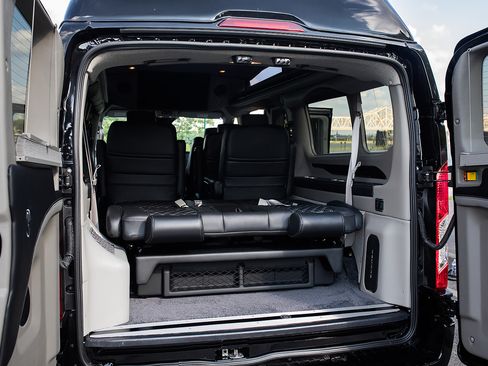 Used 2023 Ford Transit 150 Low Roof AWD image 12