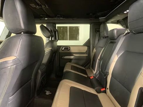 Used 2022 Ford Bronco Wildtrak image 9