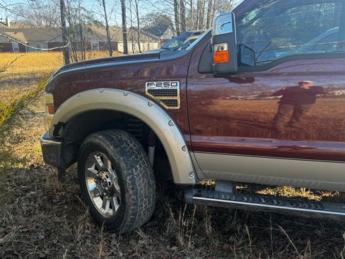 Used 2010 Ford F250 Lariat image 17