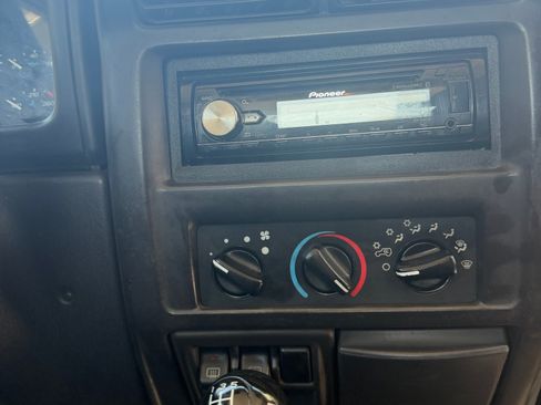 Used 2000 Jeep Wrangler Sport AWD/4WD image 8