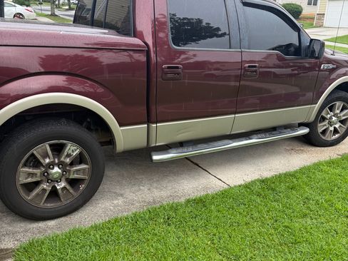 Used 2010 Ford F150 Lariat RWD image 2