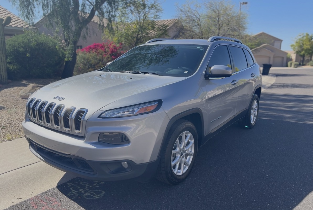 Used 2017 Jeep Cherokee Latitude w/ Comfort/Convenience Group FWD image 2