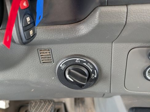 Used 2020 Nissan NV 3500 SL image 9