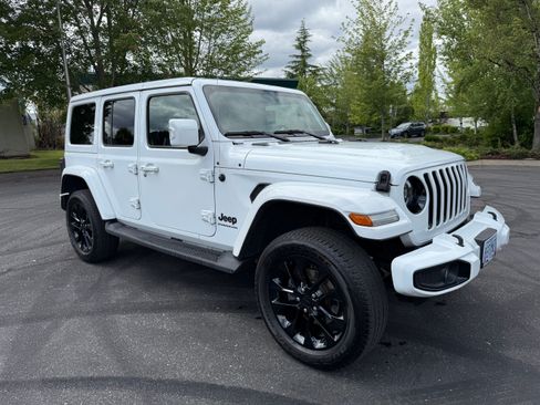 Used 2023 Jeep Wrangler Unlimited Sahara image 8