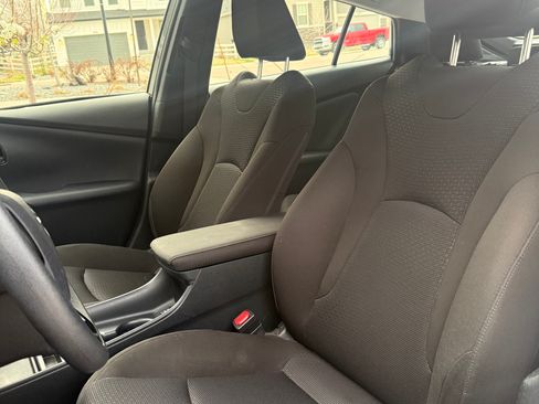 Used 2019 Toyota Prius LE image 10