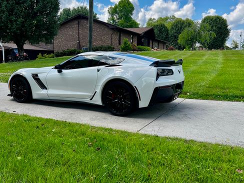 Used 2018 Chevrolet Corvette Z06 RWD image 6