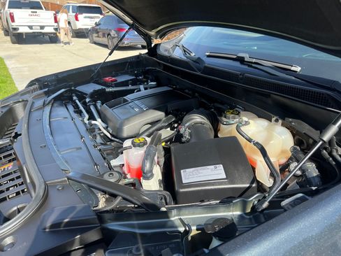 Used 2021 GMC Yukon SLT w/ Rear Media and Nav Package image 14