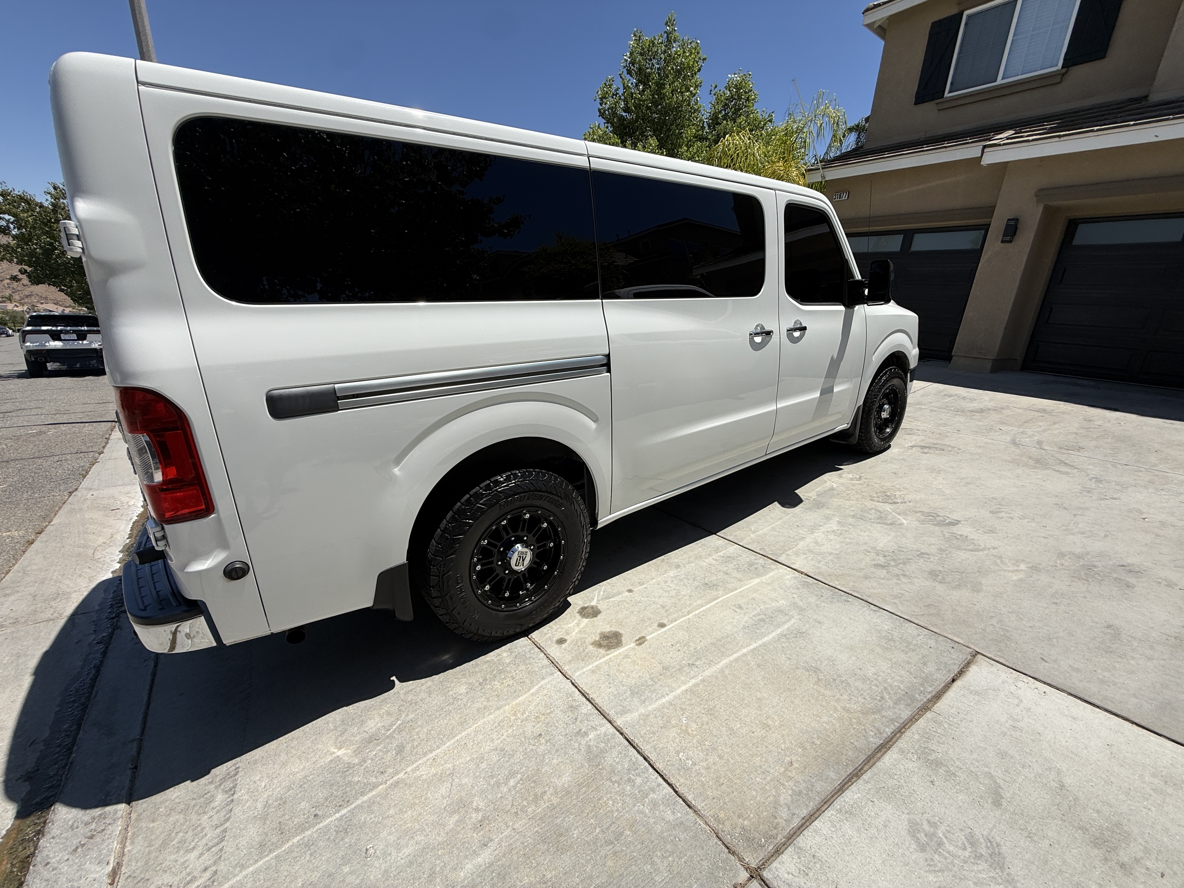 Used 2015 Nissan NV 3500 SL w/ Technology Package RWD image 8
