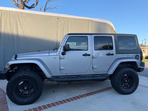 Used 2014 Jeep Wrangler Unlimited Sahara w/ Connectivity Group image 2