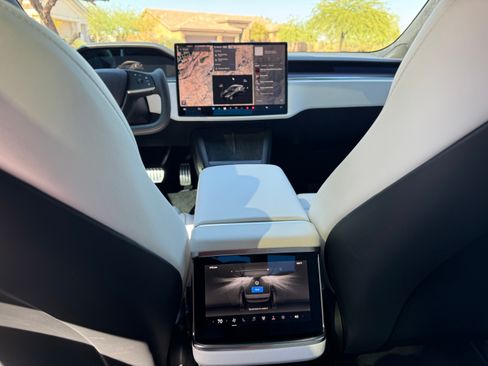 Used 2021 Tesla Model S Plaid image 18