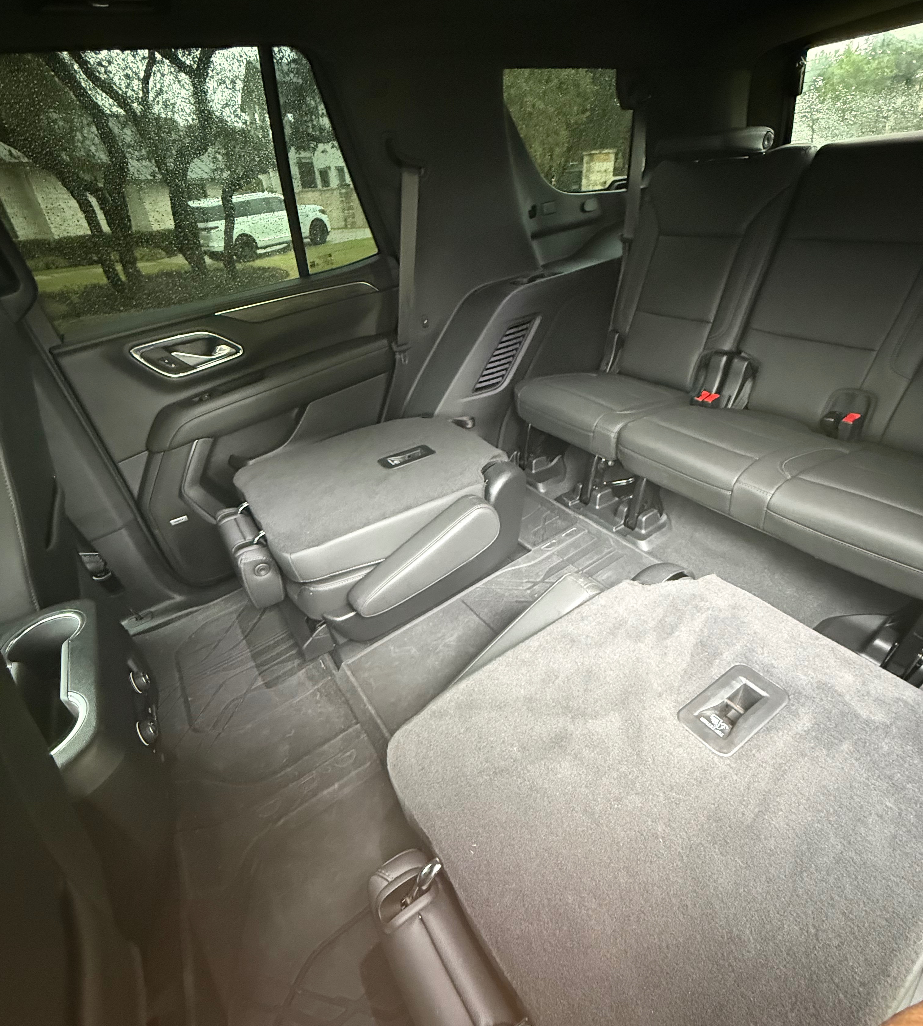 Used 2024 Chevrolet Tahoe Z71 w/ Luxury Package AWD/4WD image 17