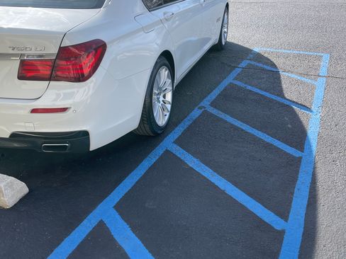 Used 2014 BMW 750Li xDrive image 5