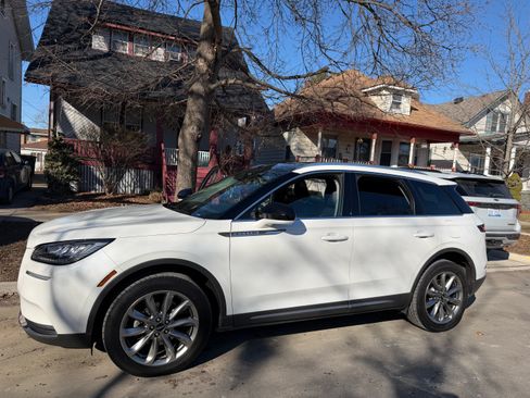 Used 2021 Lincoln Corsair AWD w/ Premium Package image 2