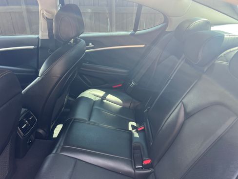 Used 2020 Genesis G70 2.0T AWD/4WD image 18