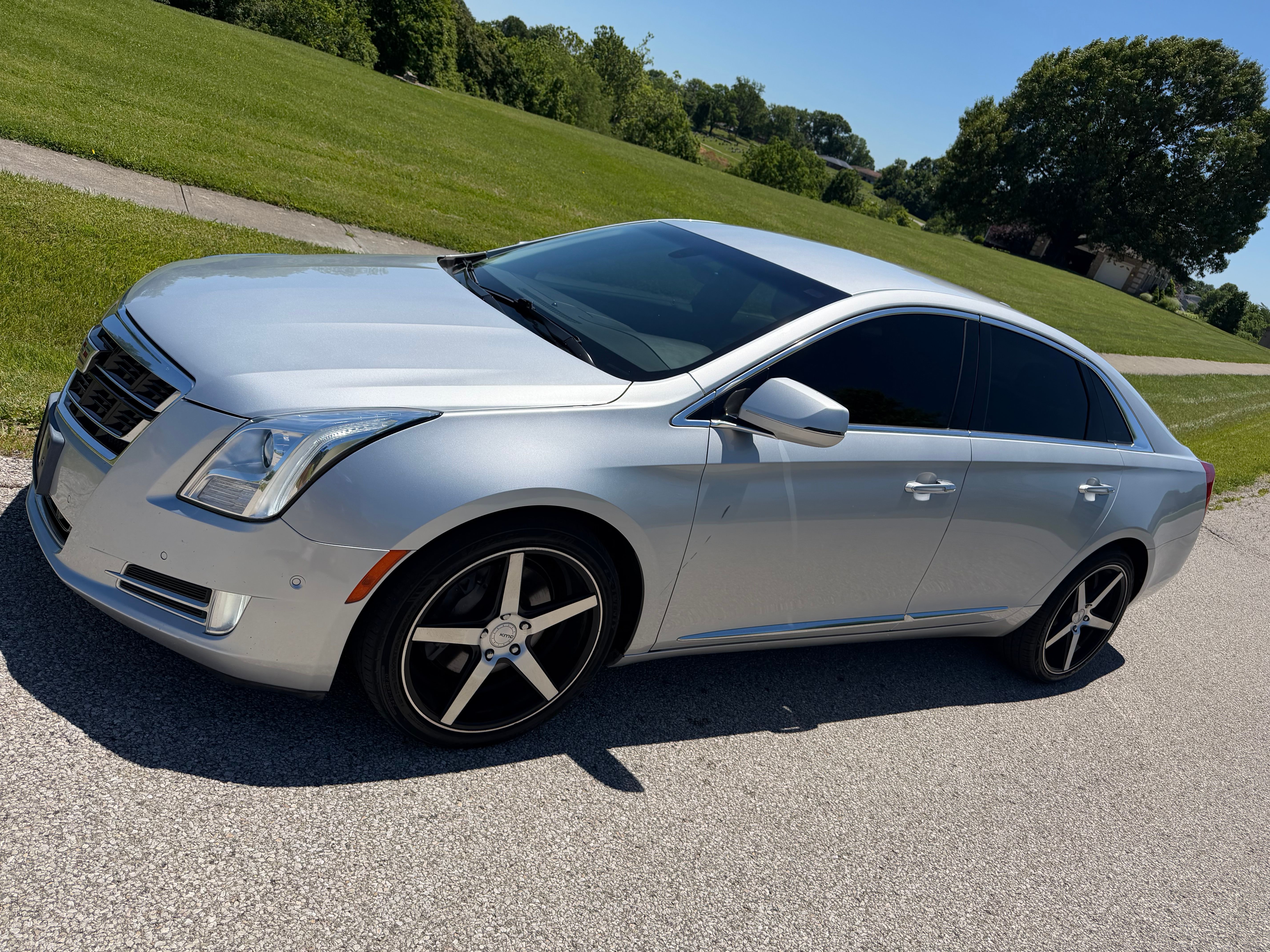 Used 2017 Cadillac XTS Luxury FWD image 1