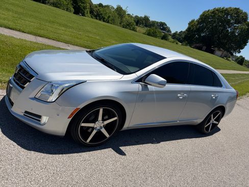 Used 2017 Cadillac XTS Luxury FWD image 1