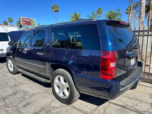 Used 2009 Chevrolet Suburban LTZ RWD image 4