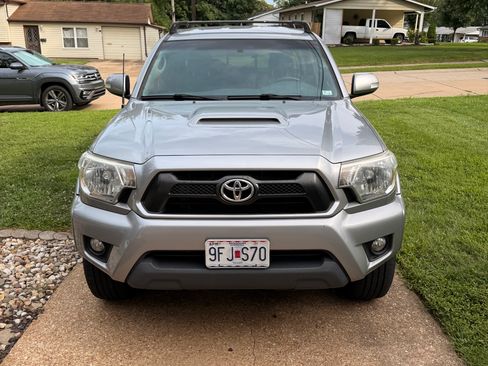 Used 2015 Toyota Tacoma 4x4 Double Cab w/ TRD Sport Package image 4
