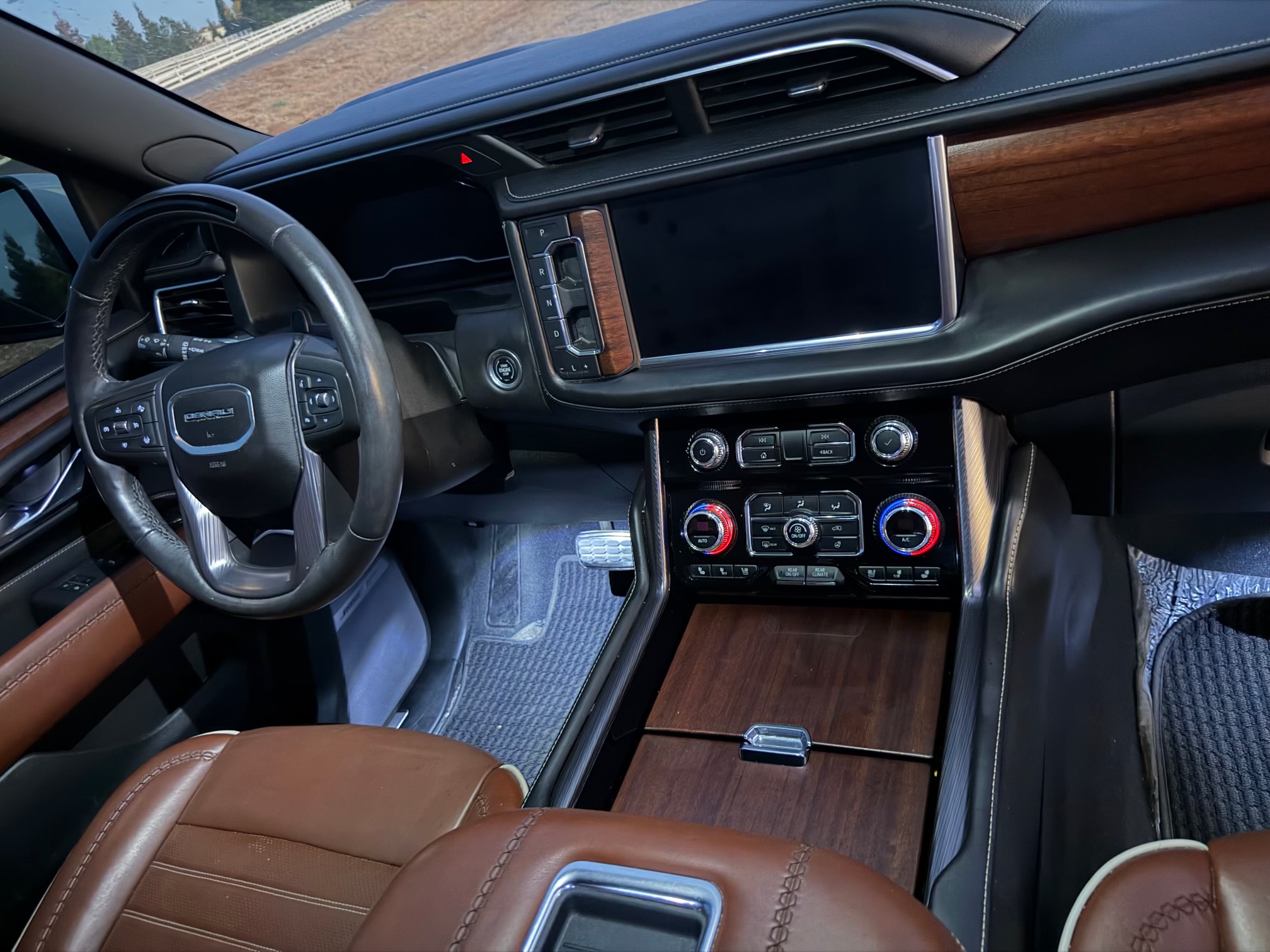Used 2023 GMC Yukon XL Denali Ultimate AWD/4WD image 11