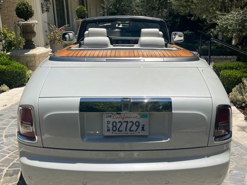 Used 2014 Rolls-Royce Phantom Drophead Coupe RWD image 22