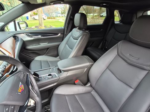 Used 2025 Cadillac XT5 Premium Luxury image 13